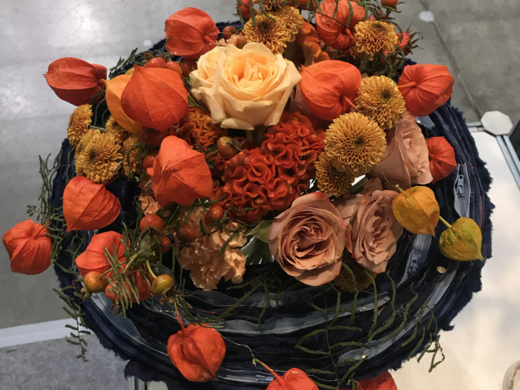 Flower arrangement with roses