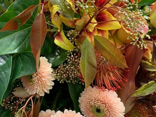 Квіткова композиція з помпонами гербери